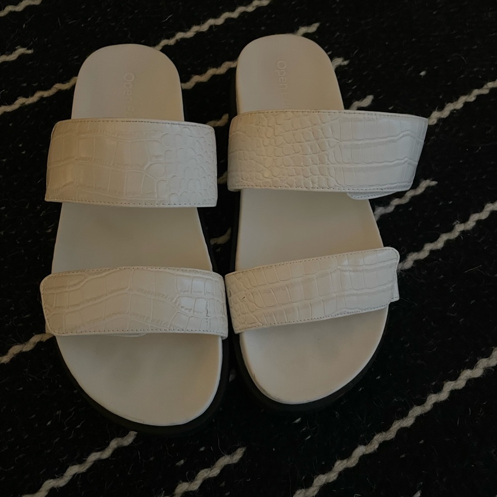 Whit Croc Open Edit Slides